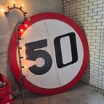 Verlichte Sinterklaas staf met ” 50 jaar ” bord