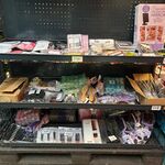 4x Inhoud stellingvak w.o. mode- en haaraccessoires, W.o. H&M, Cider,
