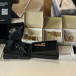 15x Partij sieraden en accessoires w.o. ringen, oorbellen, kettingen W