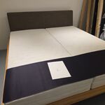 Bed met twee matrassen