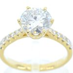 Geelgouden ring met een grote natuurlijke diamant van 2.03 carat