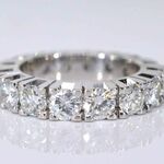 Witgouden alliance ring met grote diamanten