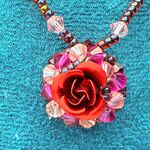 Collier gedecoreerd met ‘Rose’ pendant