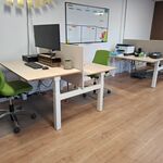 2x Duo-bureau, in hoogte verstelbaar