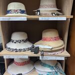 Ca. 35x Dames zomerhoeden met strik, zomerhoed, diverse kleuren