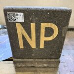 3x Decoratieve betonnen lettertegels NP, antraciet/goudkleurig, ca. 30