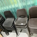 Ca. 20x Stapelbare stoelen, bruin/zwart
