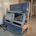 Verrijdbaar houten transportkar met diverse metalen profielen