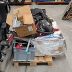 Partij schoonmaakartikelen, gereedschap en brandblussers