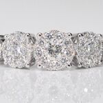 Witgouden rijring met 5 diamanten entourages 1.00 carat