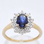 Gouden entourage ring met saffier en briljanten
