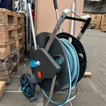 Verrijdbare tuinslanghaspel met tuinslang Gardena