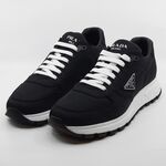Paar sneakers, maat 11, Prada, 2EE369