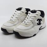Paar sneakers, maat 44, Chanel, W G38301