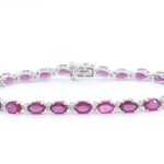 Witgouden tennisarmband met diamanten en robijn