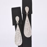 Witgouden oorhanger vol met diamanten