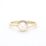 Gouden ring met diamanten en een parel