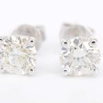 Witgouden oorbellen met twee solitaire diamanten van 1.00 carat totaal
