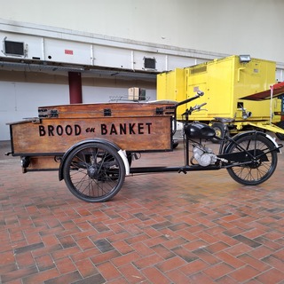 Nostalgische bakkersbromfiets
