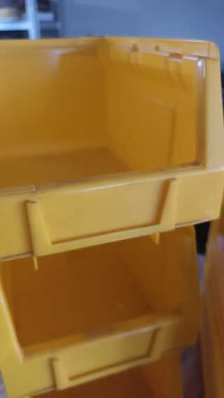 Ca. 128x Magazijnbakken met grijp opening, Geel