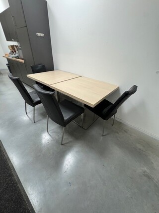 6x Tafel en ca. 12x stoel