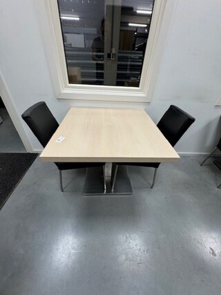 6x Tafel en ca. 12x stoel