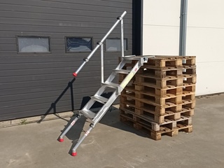 (NS materiaal) 2x Calamiteiten-/steigertrap, Altrex