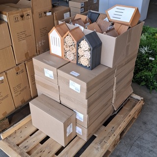 Ca. 65x Insectenhotels & Vlinderhuizen, Kowloon / Flyga