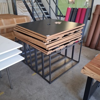 3x Bureau met stalen onderframe