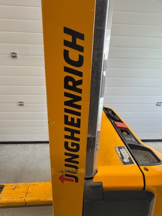 Stapelaar Jungheinrich, EJC112, geel