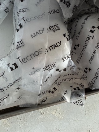 Partij afdekkappen en 3x doos flexibele buis o.a.: Tecnosistemi