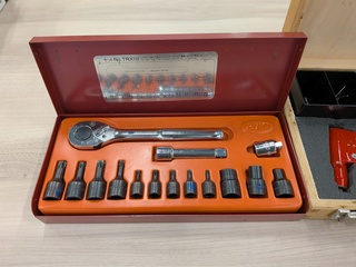2x Handgereedschap