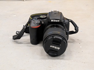 Digitale spiegelreflex camera met extra lens en statief Nikon, D5500