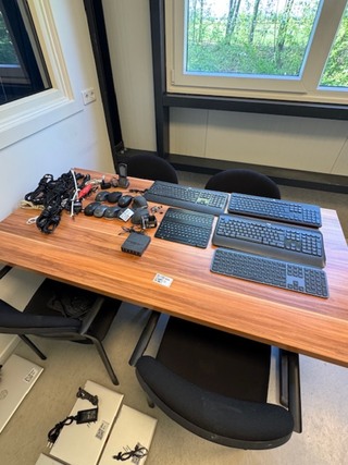 Partij Draadloze toetsenborden, muizen en HDMI kabels Logitech en HP