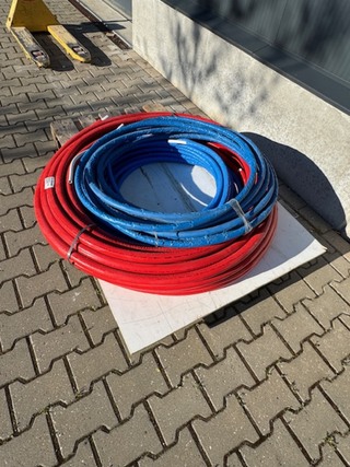 Diverse meerlagenbuis rood en blauw