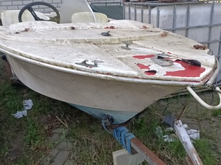 (Locatie Heeg) Speedboot op boottrailer