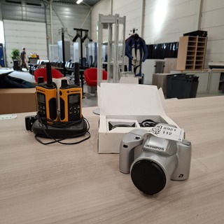 Analoge camera, dashcam en 2x walkie-talkie, O.a. Motorola, Olympus