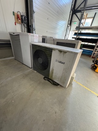 2x Warmtepomp buitenunit Vaillant, AroTHERM