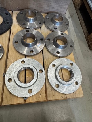 Ca. 10x flens en 1x afsluiter