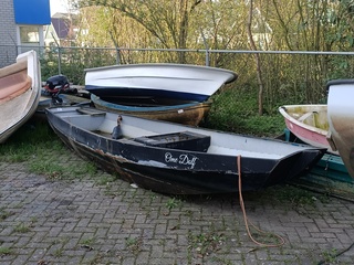 (Locatie Heeg) Metalen vlet, Ome Dolf, buitenboordmotor Mercure FourSt