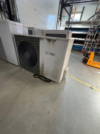 2x Warmtepomp buitenunit Vaillant, AroTHERM