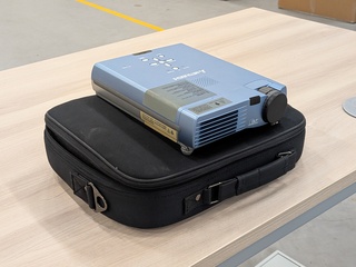 Data projector Mitsubishi, XD50U