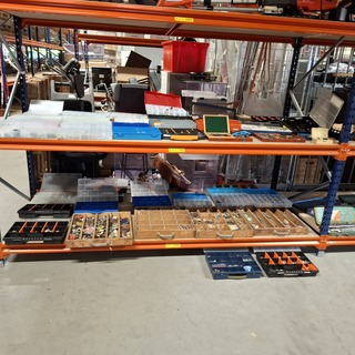 Partij divers bevestigingsmaterialen en gereedschap