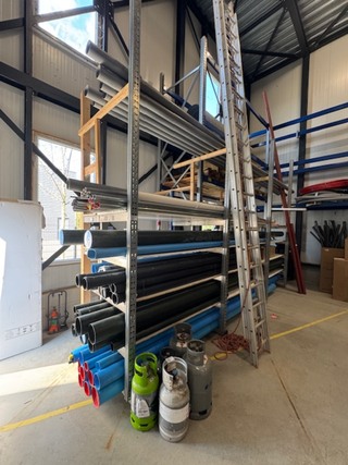 Partij diverse PVC buizen en installatiemateriaal O.a. Dyka en Geberit