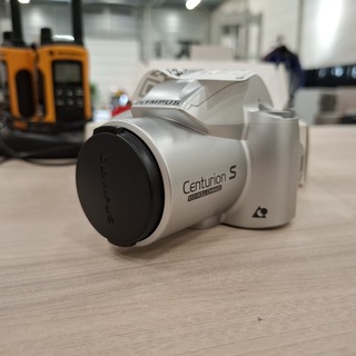 Analoge camera, dashcam en 2x walkie-talkie, O.a. Motorola, Olympus