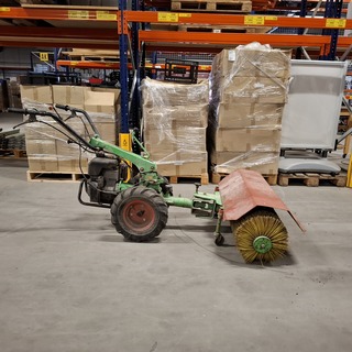 Werktuigdrager met veegborstel, Jolly Eurogarden