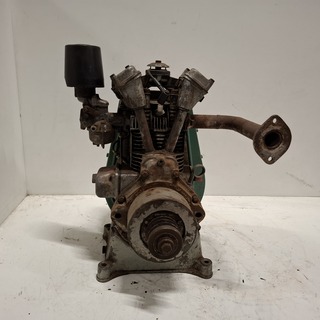 Stationaire motor 2 cilinder met vertraging, Bernard, 110 TC