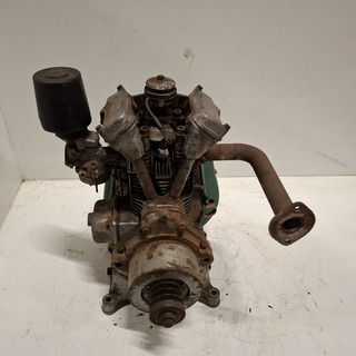 Stationaire motor 2 cilinder met vertraging, Bernard, 110 TC