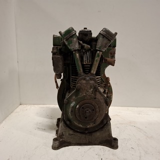 Stationaire motor 2 cilinder, Bernard, W10