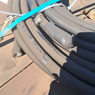 Kabel op houten haspel